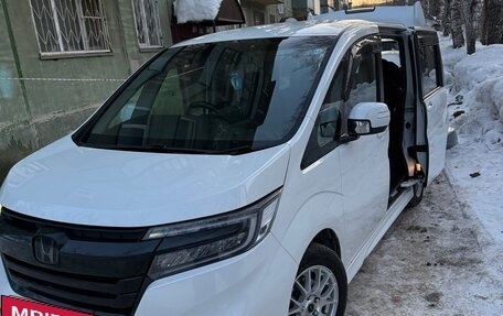 Honda Stepwgn IV, 2018 год, 2 100 000 рублей, 3 фотография