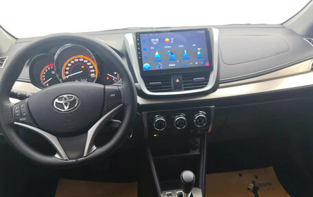 Toyota Yaris XP150 рестайлинг, 2022 год, 1 300 000 рублей, 14 фотография