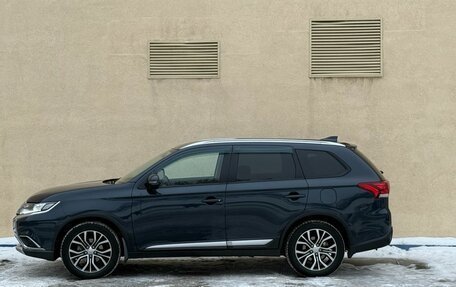 Mitsubishi Outlander III рестайлинг 3, 2018 год, 2 077 000 рублей, 4 фотография