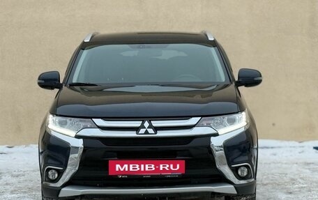 Mitsubishi Outlander III рестайлинг 3, 2018 год, 2 077 000 рублей, 2 фотография