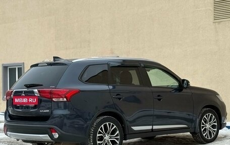 Mitsubishi Outlander III рестайлинг 3, 2018 год, 2 077 000 рублей, 8 фотография