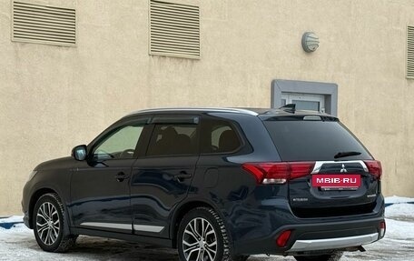 Mitsubishi Outlander III рестайлинг 3, 2018 год, 2 077 000 рублей, 6 фотография