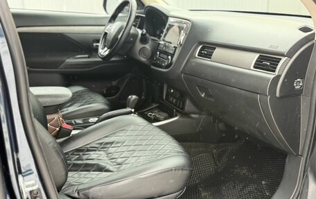 Mitsubishi Outlander III рестайлинг 3, 2018 год, 2 077 000 рублей, 20 фотография