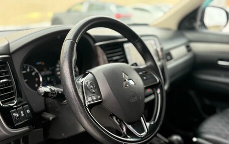 Mitsubishi Outlander III рестайлинг 3, 2018 год, 2 077 000 рублей, 18 фотография