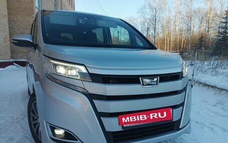 Toyota Noah III, 2018 год, 2 500 000 рублей, 4 фотография