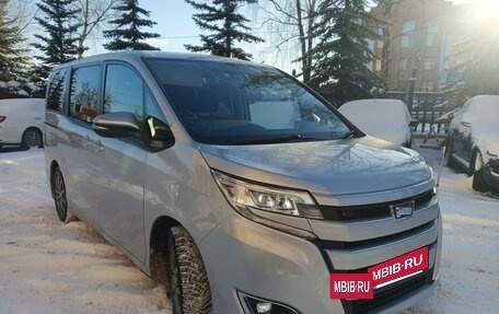 Toyota Noah III, 2018 год, 2 500 000 рублей, 2 фотография