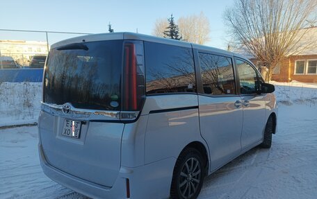 Toyota Noah III, 2018 год, 2 500 000 рублей, 7 фотография