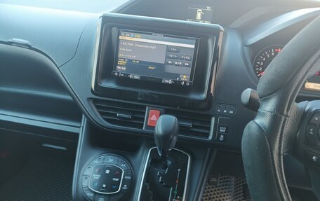 Toyota Noah III, 2018 год, 2 500 000 рублей, 11 фотография