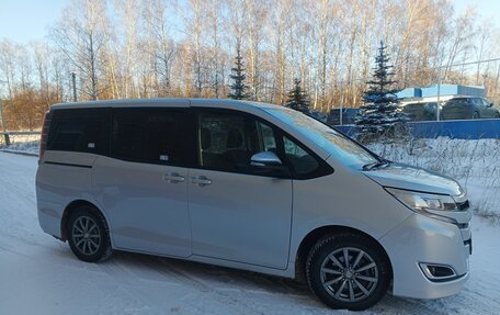 Toyota Noah III, 2018 год, 2 500 000 рублей, 9 фотография