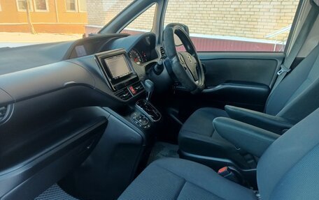 Toyota Noah III, 2018 год, 2 500 000 рублей, 10 фотография