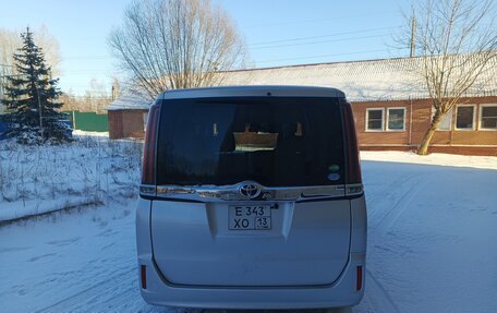 Toyota Noah III, 2018 год, 2 500 000 рублей, 8 фотография