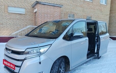 Toyota Noah III, 2018 год, 2 500 000 рублей, 5 фотография