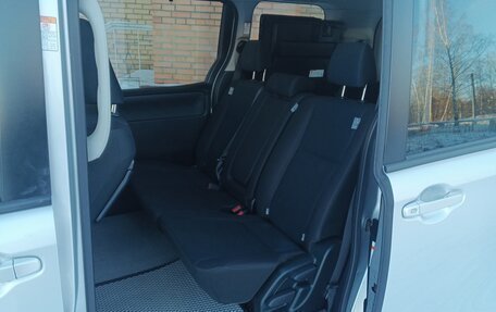 Toyota Noah III, 2018 год, 2 500 000 рублей, 15 фотография