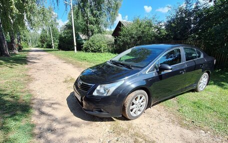 Toyota Avensis III рестайлинг, 2011 год, 850 000 рублей, 2 фотография
