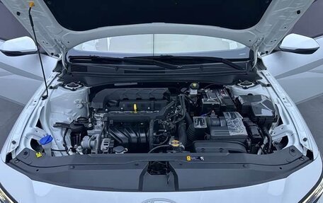 Hyundai Elantra, 2023 год, 1 780 000 рублей, 10 фотография