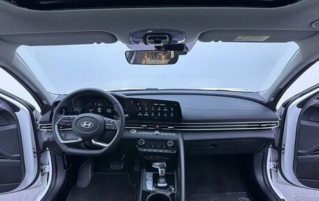 Hyundai Elantra, 2023 год, 1 780 000 рублей, 14 фотография