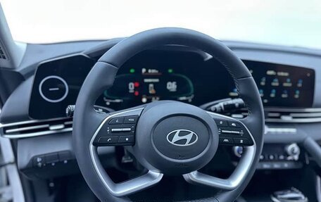 Hyundai Elantra, 2023 год, 1 780 000 рублей, 13 фотография