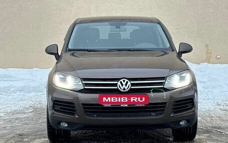 Volkswagen Touareg III, 2011 год, 2 000 000 рублей, 2 фотография