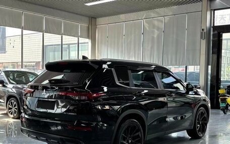 Mitsubishi Outlander, 2024 год, 4 200 000 рублей, 5 фотография