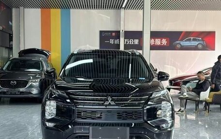 Mitsubishi Outlander, 2024 год, 4 200 000 рублей, 2 фотография