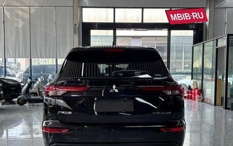 Mitsubishi Outlander, 2024 год, 4 200 000 рублей, 6 фотография