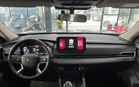 Mitsubishi Outlander, 2024 год, 4 200 000 рублей, 8 фотография