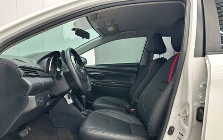 Toyota Yaris XP150 рестайлинг, 2021 год, 1 350 000 рублей, 5 фотография