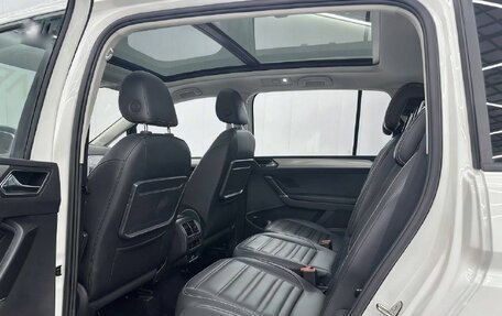 Volkswagen Touran III, 2021 год, 1 960 000 рублей, 7 фотография