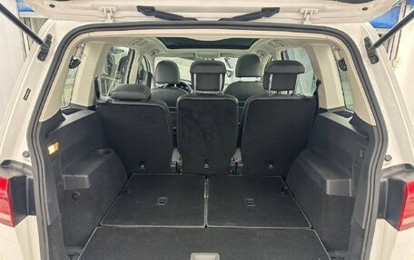 Volkswagen Touran III, 2021 год, 1 960 000 рублей, 10 фотография