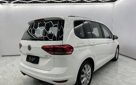 Volkswagen Touran III, 2021 год, 1 960 000 рублей, 5 фотография