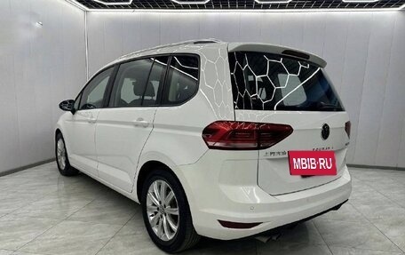 Volkswagen Touran III, 2021 год, 1 960 000 рублей, 4 фотография