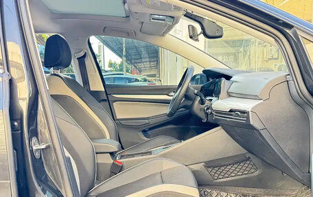 Volkswagen Golf VIII, 2021 год, 1 850 077 рублей, 6 фотография