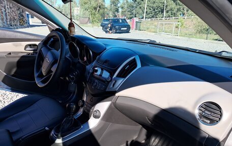 Chevrolet Cruze II, 2012 год, 700 000 рублей, 16 фотография