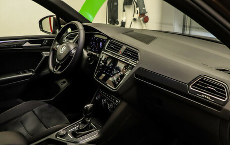 Volkswagen Tiguan II, 2017 год, 2 549 000 рублей, 19 фотография