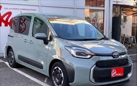 Toyota Sienta, 2022 год, 1 530 000 рублей, 2 фотография