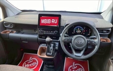 Toyota Sienta, 2022 год, 1 530 000 рублей, 10 фотография