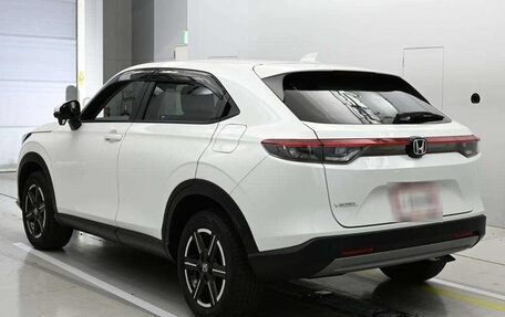 Honda Vezel, 2023 год, 1 960 000 рублей, 7 фотография