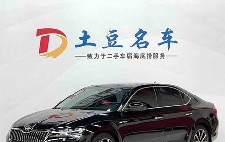 Skoda Superb III рестайлинг, 2023 год, 2 005 000 рублей, 3 фотография