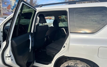 Toyota Land Cruiser Prado 150 рестайлинг 2, 2021 год, 6 800 000 рублей, 7 фотография