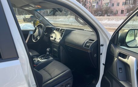 Toyota Land Cruiser Prado 150 рестайлинг 2, 2021 год, 6 800 000 рублей, 11 фотография