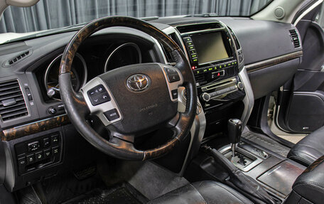 Toyota Land Cruiser 200, 2014 год, 3 398 000 рублей, 16 фотография