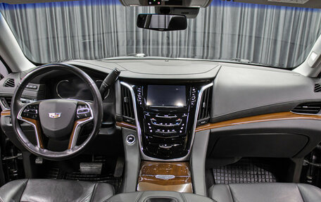 Cadillac Escalade IV, 2017 год, 4 998 000 рублей, 16 фотография