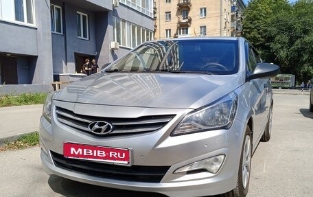 Hyundai Solaris II рестайлинг, 2015 год, 910 000 рублей, 1 фотография