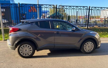 Toyota C-HR I рестайлинг, 2018 год, 1 930 000 рублей, 2 фотография