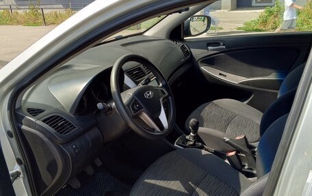 Hyundai Solaris II рестайлинг, 2015 год, 910 000 рублей, 9 фотография