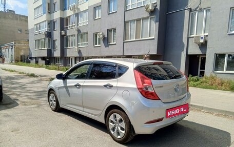 Hyundai Solaris II рестайлинг, 2015 год, 910 000 рублей, 2 фотография