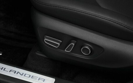 Toyota Highlander, 2025 год, 5 390 000 рублей, 31 фотография