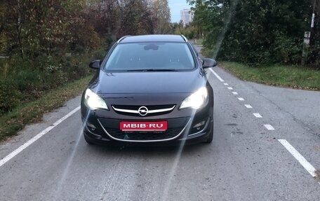 Opel Astra J, 2013 год, 810 000 рублей, 1 фотография