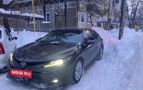 Toyota Camry, 2018 год, 2 450 000 рублей, 8 фотография