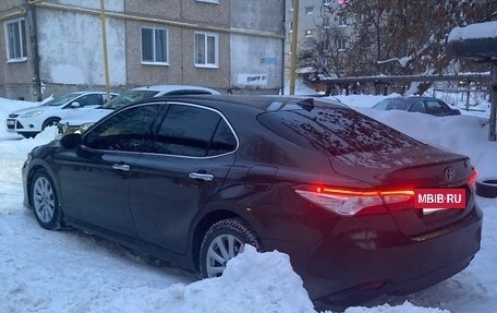 Toyota Camry, 2018 год, 2 450 000 рублей, 2 фотография
